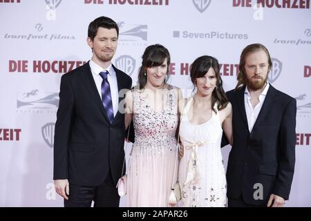 Berlin, Deutschland. Januar 2020. Berlin:Das Foto zeigt die Schauspieler Katharina Schüttler, Samuel Finzi, Lilli Schweiger, Til Schweiger, Stefanie Stappenbeck, Brigitte Zeh, Milan Peschel und Jeanette Hain auf dem roten Teppich vor dem Zoopalast. (Foto von Simone Kuhlmey/Pacific Press) Credit: Pacific Press Agency/Alamy Live News Stockfoto