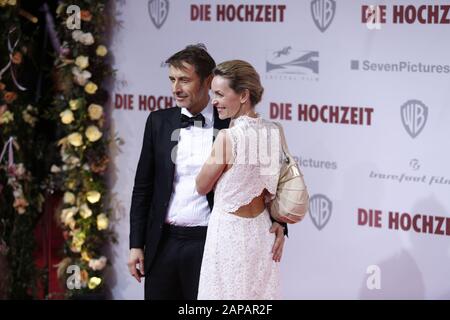 Berlin, Deutschland. Januar 2020. Berlin:Das Foto zeigt die Schauspieler Katharina Schüttler, Samuel Finzi, Lilli Schweiger, Til Schweiger, Stefanie Stappenbeck, Brigitte Zeh, Milan Peschel und Jeanette Hain auf dem roten Teppich vor dem Zoopalast. (Foto von Simone Kuhlmey/Pacific Press) Credit: Pacific Press Agency/Alamy Live News Stockfoto