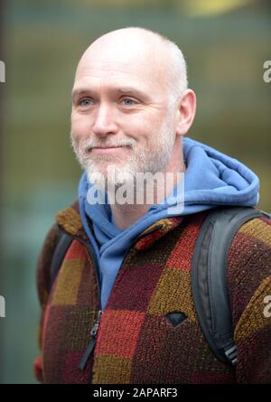 Der Baumchirurg Benjamin Atkinson, 43, kommt am Westminster Magistrates' Court in London an, nachdem er Big Ben während Des Extinction Rebellion 'Autumn Uprising' im Oktober letzten Jahres als Boris Johnson verkleidet bestiegen hatte. PA Foto. Bilddatum: Mittwoch, 22. Januar 2020. Siehe PA Story COURTS BigBen. Der Lichtbildkredit sollte lauten: Nick Ansell/PA Wire Stockfoto
