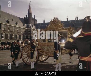 De gouden Carriage Date: Undated Location: The Hague, Zuid-Holland Keywords: Prinsjesdag Institution Name: Diapositive 12x10 color Stockfoto
