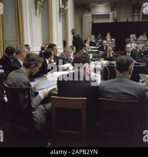 Die Regierungstabelle im Haus Datum: 13. Oktober 1971 Stichwörter: Politik, Regierungstabellen Name Der Institution: Haus Stockfoto