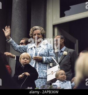 Defile Palace Soestdijk, Geburtstag Königin Juliana; Ihre Majestät Datum: 30. April 1974 Schlüsselwörter: Defiles, Queens Personname: Juliana, Königin Stockfoto