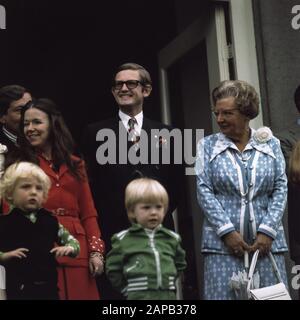 Defile Palace Soestdijk, Geburtstag Königin Juliana; Ihre Majestät Datum: 30. April 1974 Schlüsselwörter: Defiles, Queens persönlicher Name: Juliana, Königin Stockfoto