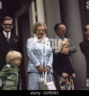 Defile Palace Soestdijk, Geburtstag Königin Juliana; Ihre Majestät Datum: 30. April 1974 Schlüsselwörter: Defiles, Queens persönlicher Name: Juliana, Königin Stockfoto