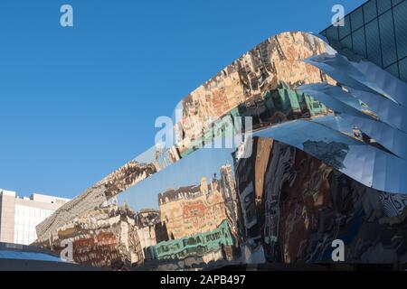 Reflexionen über das Gebäude Grand Central und New Street Station in Birmingham, Großbritannien Stockfoto