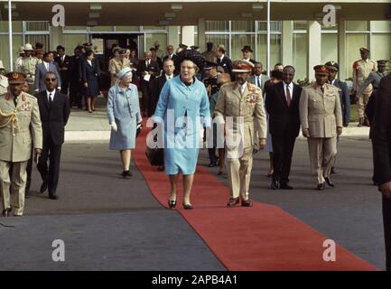 Besuchen Sie Königin Juliana, Pr. Bernhard, Pr. Beatrix Pr. Claus zu Äthiopien: Königsfamilie am Flughafen Addis Abeba Datum: 31. Januar 1969 Ort: Addis Abeba, Äthiopien Schlüsselwörter: Besuche, Flughäfen persönlicher Name: Bernhard, Prinz, Claus, Fürst, Juliana, Königin Stockfoto