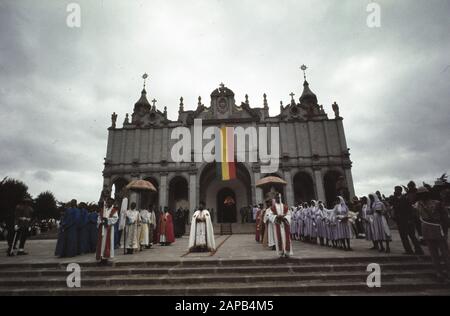 Besuchen Sie Königin Juliana, Pr. Bernhard, Pr. Beatrix Pr. Claus in Äthiopien; Kathedrale der Heiligen Dreifaltigkeit Datum: 31. Januar 1969 Ort: Äthiopien Schlüsselwörter: Besuche, Kathedrale persönlicher Name: Bernhard, Fürst, Claus, Fürst, Juliana, Königin Stockfoto