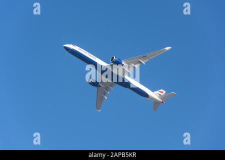 Flugzeuge der British Airways Airbus A350-1041, die vom Flughafen Heathrow, London Borough of Hillingdon, Greater London, England, Großbritannien abfliegen Stockfoto