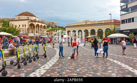 Athen, Griechenland - 20. September 2019: Blick auf den Monastiraki-Platz in der Altstadt von Athen Stockfoto