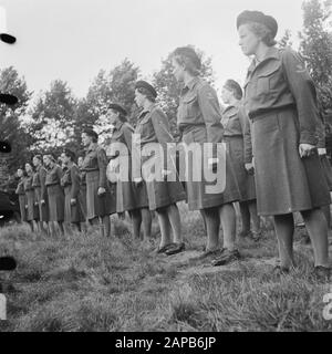 Trainingslager für das Frauen-Hilfskorps in Bouvigne Beschreibung: Besuch General Kruls Datum: August 1945 Ort: Breda Schlagwörter: Armee, Militär, Ausbildung, Frauen persönlicher Name: Bouvigne Stockfoto