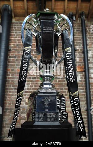 London, Großbritannien. Januar 2020. Eine allgemeine Ansicht der Guinness Six Nations 2020 Trophäe. Guinness Six Nations Championship 2020 Turnierstart im Tobacco Dock in Tobacco Quay, London am Mittwoch, 22. Januar 2020. Dieses Bild darf nur für redaktionelle Zwecke verwendet werden. Nur redaktionelle Verwendung, Bild von Steffan Bowen/Credit: Andrew Orchard Sportfotografie/Alamy Live News Stockfoto