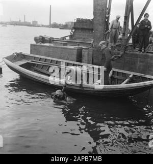Amsterdam, Fotos der Reparaturarbeiten im Hafen Datum: 1945 Standort: Amsterdam, Noord-Holland Schlüsselwörter: Erholung, Zweiter Weltkrieg Stockfoto