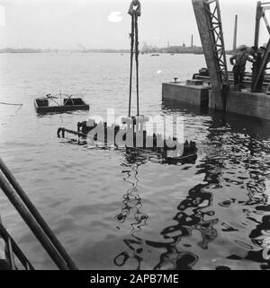 Amsterdam, Fotos der Reparaturarbeiten im Hafen Datum: 1945 Standort: Amsterdam, Noord-Holland Schlüsselwörter: Erholung, Zweiter Weltkrieg Stockfoto