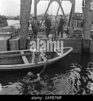 Amsterdam, Fotos der Reparaturarbeiten im Hafen Datum: 1945 Standort: Amsterdam, Noord-Holland Schlüsselwörter: Erholung, Zweiter Weltkrieg Stockfoto