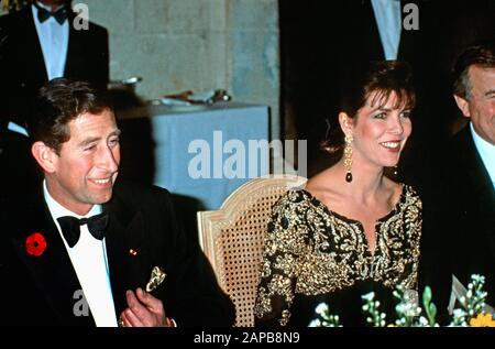 HSH Prinzessin Caroline von Monaco und HRH Prinz Charles nehmen an einem Abendessen im Chateau de Chambord während seiner Königstour durch Frankreich im November 1988 Teil Stockfoto