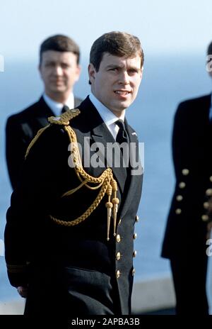 HRH Prince Andrew an Bord der USS Nimitz während seiner Königlichen Tour durch Los Angeles, Amerika März 1988 Stockfoto