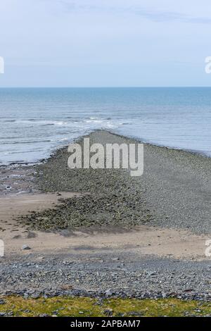 Sarn Wallog, auf walisisch Sarn Gynfelyn genannt, erstreckt sich in Cardigan Bay Wales UK Stockfoto