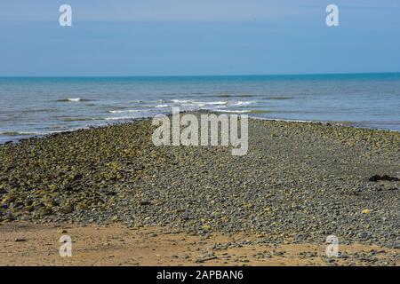 Sarn Wallog, auf walisisch Sarn Gynfelyn genannt, erstreckt sich in Cardigan Bay Wales UK Stockfoto