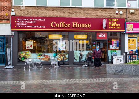 Das Fenster "Coffee House" wird in der Abington Street, Northampton Town Center, England, Großbritannien, angezeigt. Stockfoto