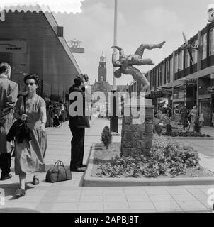 Bilder zum Lijnbaan in Rotterdam Datum: 12. August 1957 Ort: Rotterdam, Zuid-Holland Stichwörter: Bilder Personenname: LINBAB Stockfoto