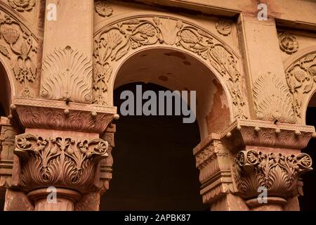 Indien, Rajasthan, Shekhawati, Bikaner, Stadtzentrum, Junagarh Fort, geschnitzte Säulen aus Sandstein Stockfoto