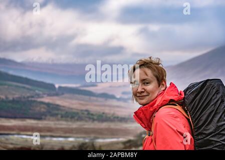 Alleinreisender - West Highlands Way, Schottland. Winter, Frühlingswandern Stockfoto