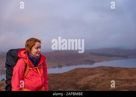 Alleinreisender - West Highlands Way, Schottland. Winter, Frühlingswandern Stockfoto