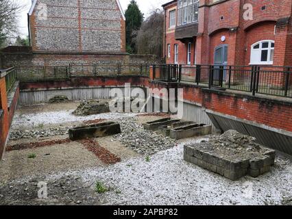 Nunnaminster - die Graves der St. Mary's Abbey befinden sich in der Passage, die zur Abbey hinter der Winchester Cathedral, Winchester, England führt Stockfoto
