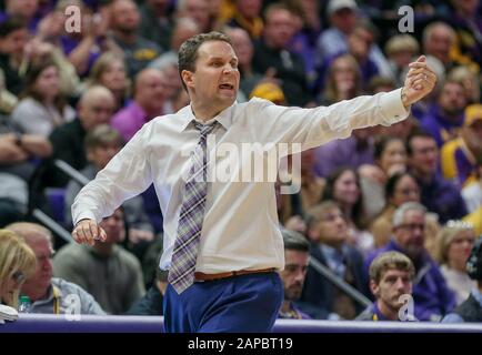 Baton Rouge, LA, USA. Januar 2020. LSU Head Coach Will Wade ruft Anweisungen für sein Team während der NCAA-Basketballaktion zwischen den Florida Gators und den LSU Tigers im Pete Maravich Assembly Center in Baton Rouge, LA, aus. Jonathan Mailhes/CSM/Alamy Live News Stockfoto