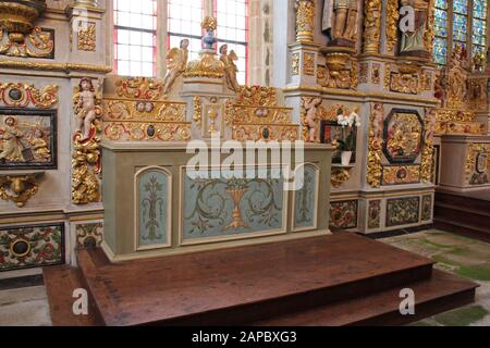 Altarbild im Stil des Barock in der Kapelle Sainte-Marie-du-Menez-Hom in Plomodern in der bretagne (frankreich) Stockfoto