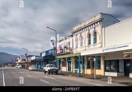 Geschäfte an der Palmerston Street in Westport, West Coast Region, South Island, Neuseeland Stockfoto