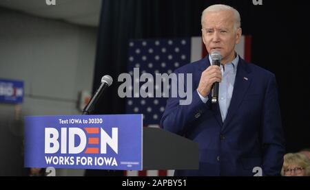 Mason City, Vereinigte Staaten. Januar 2020. Demokratischer Präsidentschaftskandidat für 2020 der ehemalige Vizepräsident Joe Biden macht Bemerkungen während einer Gemeindeveranstaltung in Mason City, Iowa, Mittwoch, 22. Januar 2020. Die Kandidaten kämpfen weiter vor den ersten Iowas im Land am 3. Februar. Foto von Mike Theiler/UPI. Credit: UPI/Alamy Live News Stockfoto