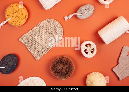 Verschiedene Arten von Null Abfall Schwämme für die Körperpflege. Konzept der umweltfreundliche Verbrauchsmaterialien für Self-care. Flach Stil. Stockfoto