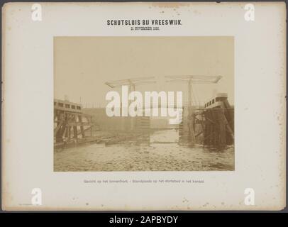 Merwedekanaal südlich von Utrechter Beschreibung: Bau einer Schleuse in der Nähe von Vreeswijk. Vorderseite auf der inneren Vorderseite. Platz auf dem Wasserbett im Kanal Datum: 21. November 1885 Standort: Utrechter, Vreeswijk, Vreeswijk Schlüsselwörter: Schleusen, Schleusen, Schleusen, Hydraulikanlagen Stockfoto