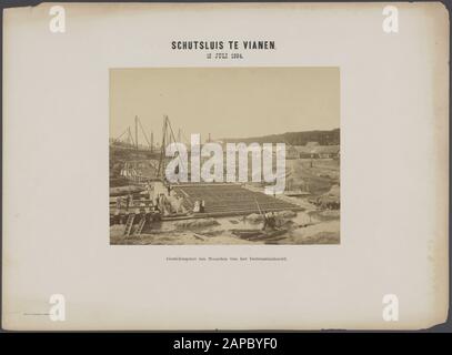 Merwedekanaal südlich von Utrechter Beschreibung: Bau einer Schleuse in Vianen. Bau des Fundaments. Ansicht nördlich des äußeren Schließkopfs Datum: 15. Juli 1884Standort: Utrechter (prov.), Vianen, Vianen Schlüsselwörter: Schlösser, Schlösser, Schlösser, Hydraulikanlagen Stockfoto