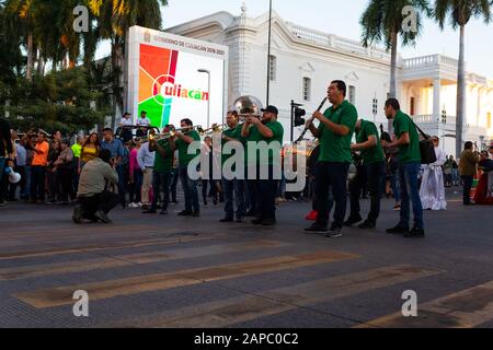 Culiacan, Sinaloa, Mexiko - 19. Januar 2019: Mexikanische regionale Musikmusiker in einer Parade Stockfoto