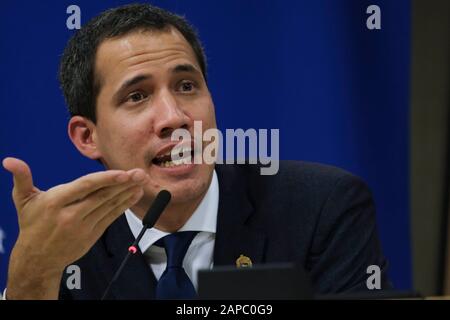 Brüssel, Belgien. Januar 2020. Der venezolanische Oppositionsführer Juan Guaido spricht während einer Pressekonferenz im Europaparlament Credit: Alexandros MICHAILIDIS/Alamy Live News Stockfoto