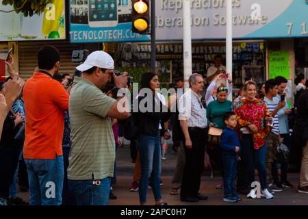 Sinaloa, Mexiko - 19. Januar 2019: Journalisten Fotografen fotografieren eine mexikanische Kulturparade Stockfoto