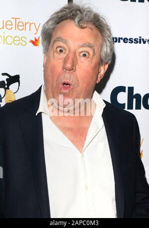 London, Großbritannien. März 2015. Terry Jones bei den Chortle Comedy Awards in Jongleurs, Camden. Es wurde bekannt, dass Monty Python-Star Terry Jones im Alter von 77 Jahren gestorben ist, Jones war eines der Mitglieder des beliebten Monty Python-Teams, zusammen mit John Cleese, Eric Idle, Graham Chapman, Michael Palin und Terry Gilliam. Der Schauspieler und Regisseur litt seit vier Jahren an Demenz und war seitdem nur noch selten in der Öffentlichkeit zu sehen. Foto erreicht: 16.03.2015 Credit: Sopa Images Limited/Alamy Live News Stockfoto
