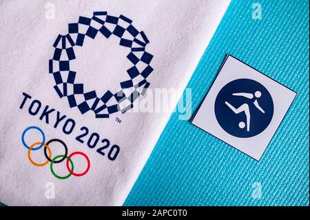 TOKIO, JAPAN, JANUAR. 20. 2020: Fußballpiktogramm für das olympische Sommerspiel Tokio 2020 Stockfoto