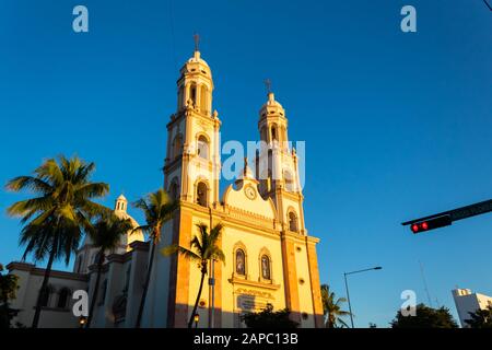 Sinaloa, Mexiko - 19. Januar 2019: Berühmte Dombasilika Unserer Lieben Frau vom Rosary im Stadtzentrum Stockfoto