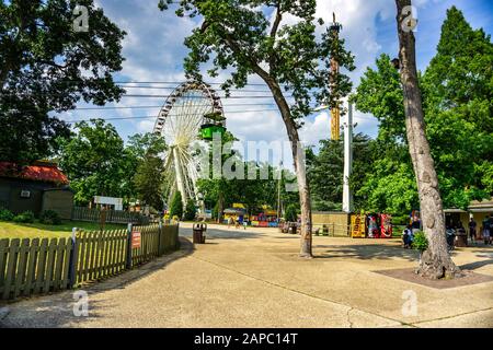 Gäste, die Spaß an Six Flags Great Adventure haben, einem berühmten Vergnügungspark im Jackson Township New Jersey Stockfoto