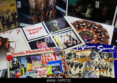 VIERSEN, DEUTSCHLAND - 22. AUGUST. 2019: Blick auf die Cover-Sammlung alter Vinylplatten von Tamla Motown Stockfoto