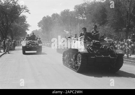 Parade zum Geburtstag von Prinzessin Juliana Beschreibung: 1st Squadron Fighters KNIL Datum: 30. April 1947 Ort: Batavia, Indonesien, Jakarta, Niederländisch-Ostindien Stockfoto