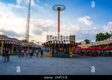 Gäste, die Spaß an Six Flags Great Adventure haben, einem berühmten Vergnügungspark im Jackson Township New Jersey Stockfoto