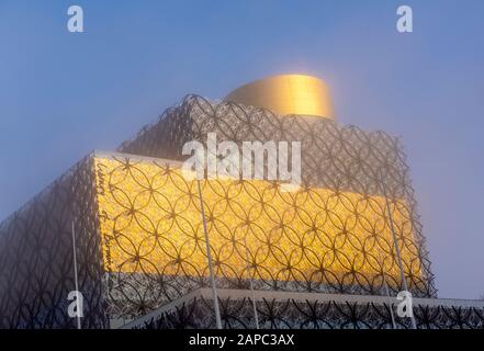 Die neue Bibliothek von Birmingham, umgeben von Winternebel, Birmingham West Midlands England UK Stockfoto