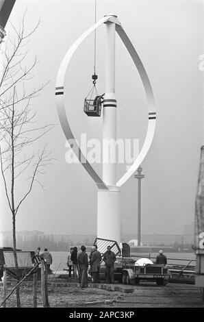 24 Meter Hohe Windmühle am Standort Floriade in Amsterdam im Rahmen des nationalen Forschungsprogramms Windenergie Datum: 19. März 1982 Standort: Amsterdam, Noord-Holland Schlüsselwörter: Windmühlen Institutionenname: Floriade Stockfoto