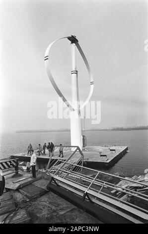 24 Meter Hohe Windmühle am Standort Floriade in Amsterdam im Rahmen des nationalen Forschungsprogramms Windenergie Datum: 19. März 1982 Standort: Amsterdam, Noord-Holland Schlüsselwörter: Windmühlen Institutionenname: Floriade Stockfoto