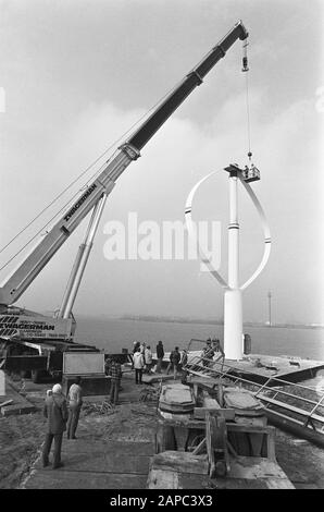 24 Meter Hohe Windmühle am Standort Floriade in Amsterdam im Rahmen des nationalen Forschungsprogramms Windenergie Datum: 19. März 1982 Standort: Amsterdam, Noord-Holland Schlüsselwörter: Windmühlen Institutionenname: Floriade Stockfoto