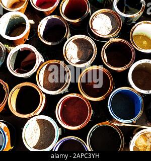 Ansicht Der Mehrfarbigen Farbdosen Stockfoto